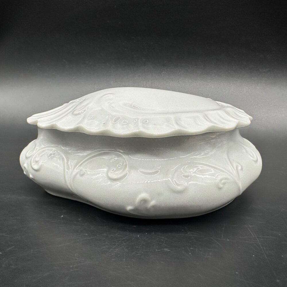 Vintage Trinket Box Ornate Floral White Porcelain Lid Victorian Style Jewelry - Picture 4 of 9
